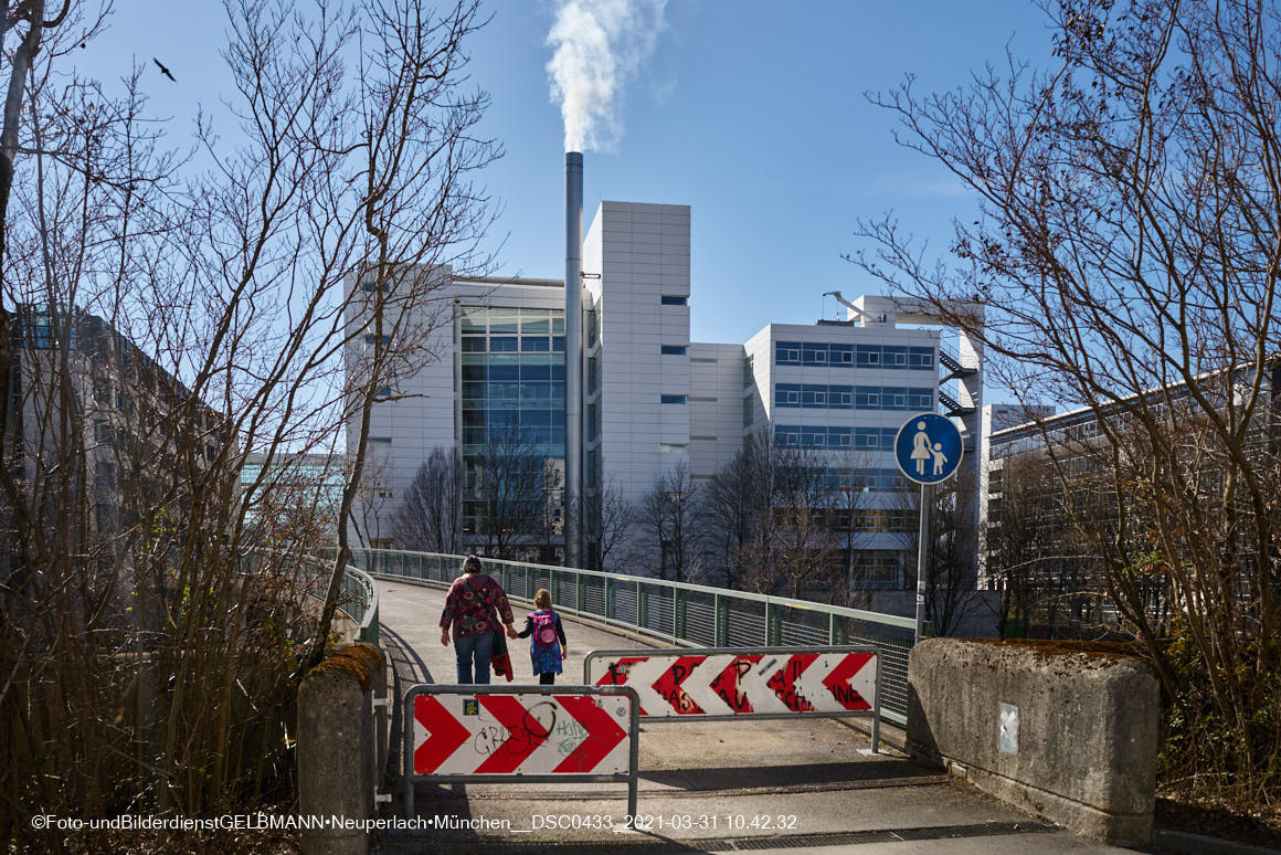 31.03.2021 - Abrissbaustelle Allaianz und Vereinte in Neuperlach