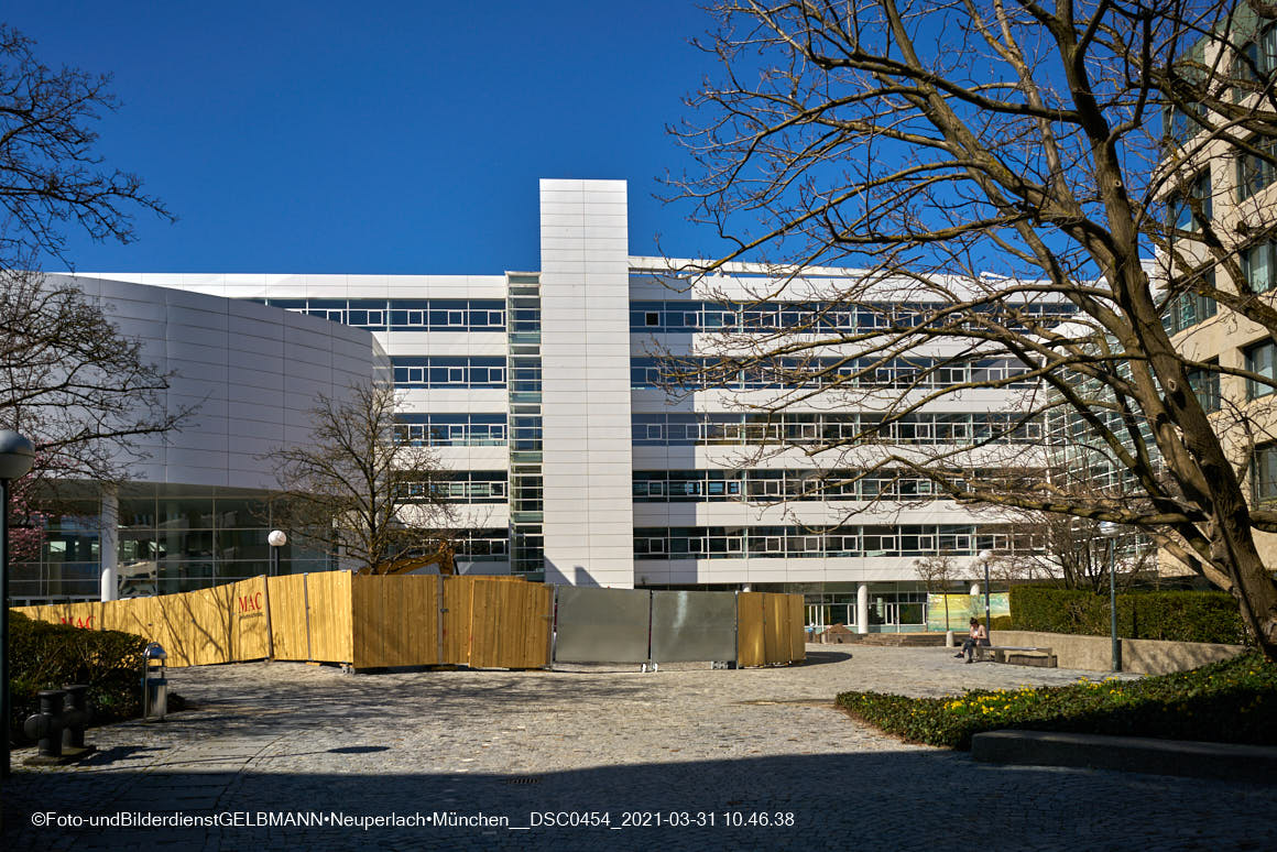 31.03.2021 - Abrissbaustelle Allaianz und Vereinte in Neuperlach