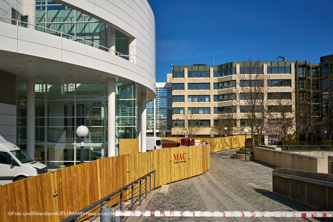 31.03.2021 - Abrissbaustelle Allaianz und Vereinte in Neuperlach