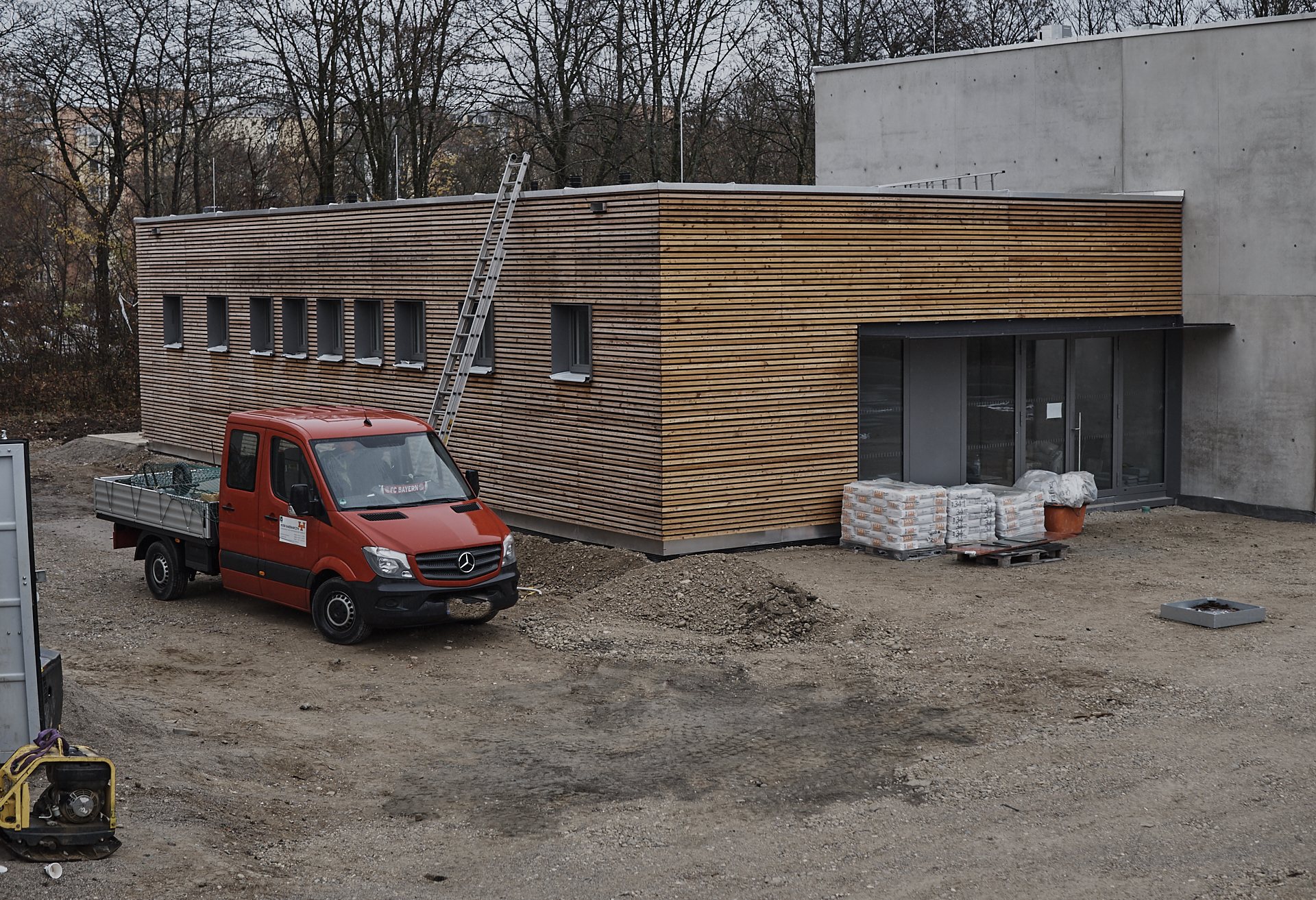 In der #Neuperlacher #Christus #Erlöser #Pfarrei werden schöne# Pflastersteine verlegt.