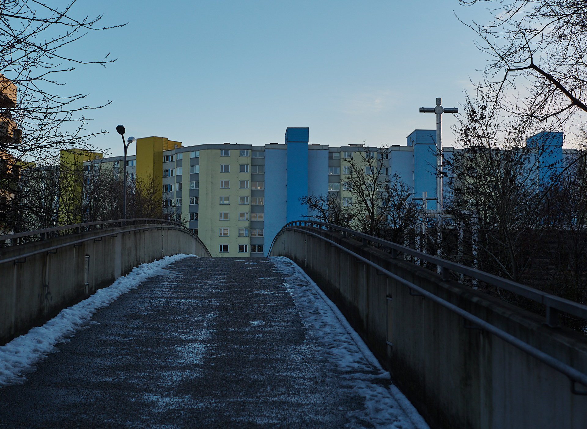 18.12.2018-Ein neuer Altar und ein Kustwerk zum Verweilen von Lutzenberger+Lutzenberger.