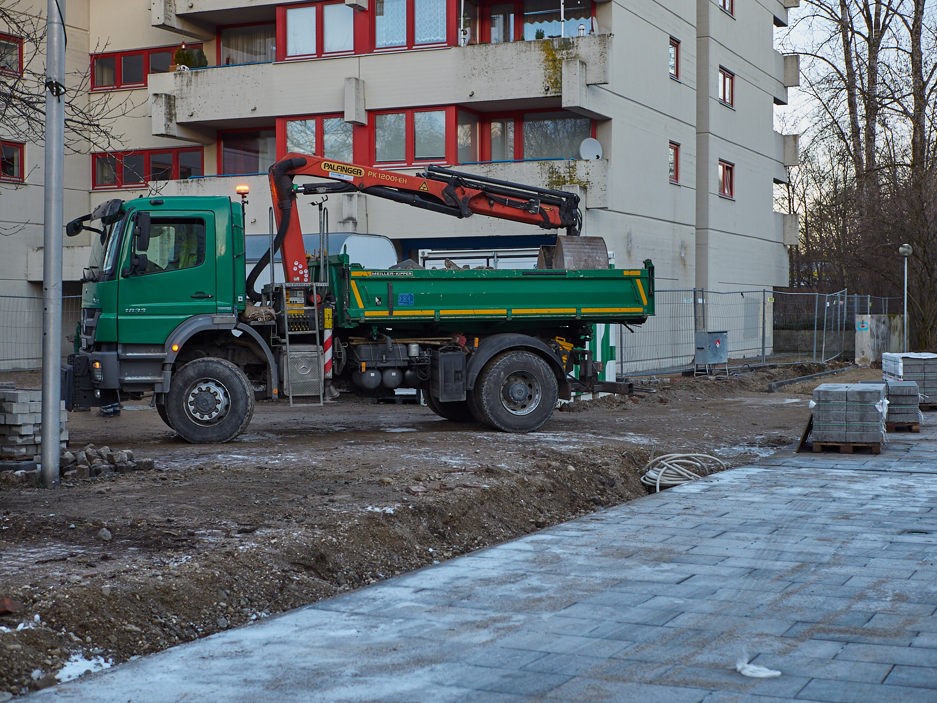 18.12.2018-Ein neuer Altar und ein Kustwerk zum Verweilen von Lutzenberger+Lutzenberger.