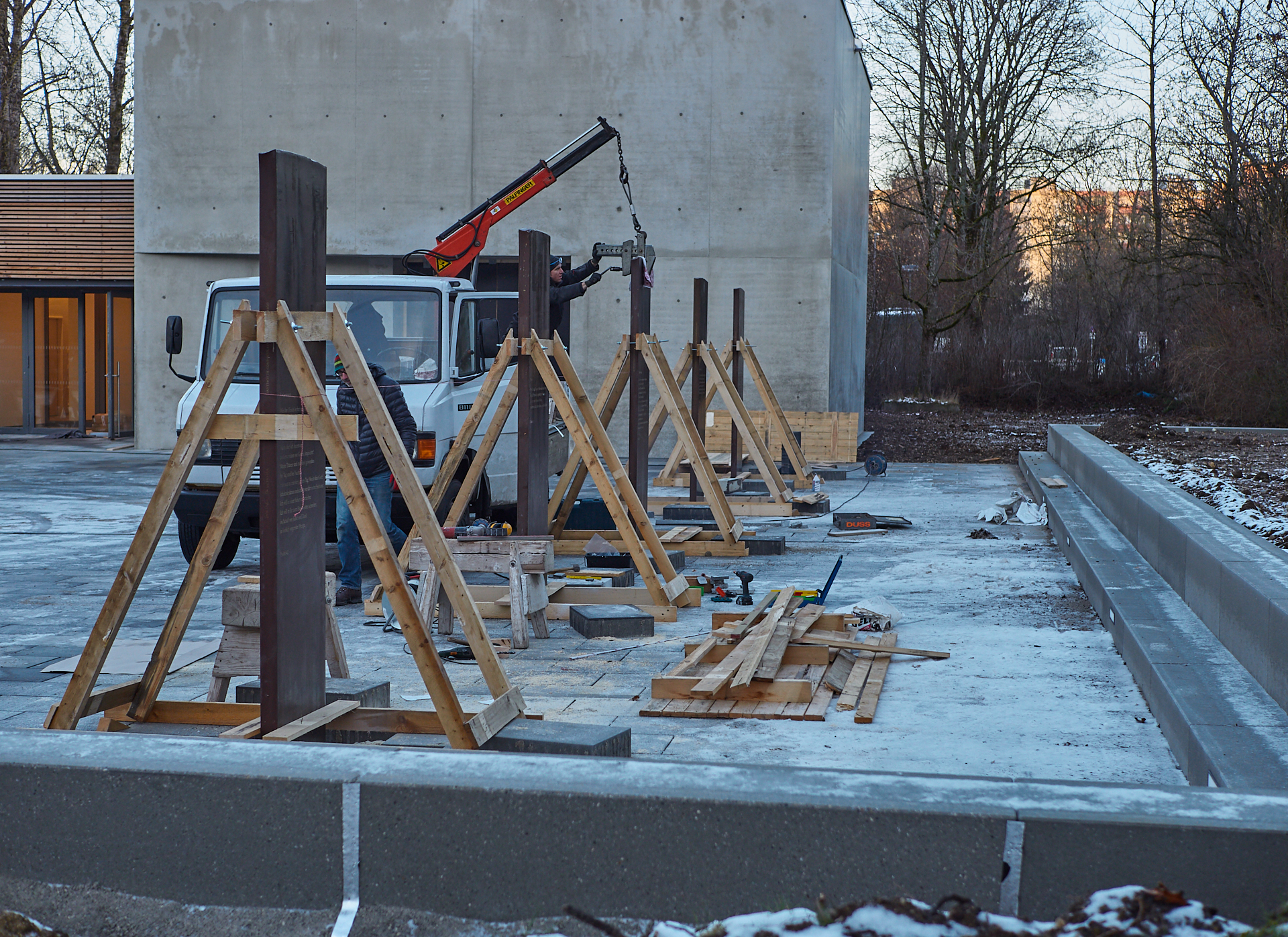 18.12.2018-Ein neuer Altar und ein Kustwerk zum Verweilen von Lutzenberger+Lutzenberger.