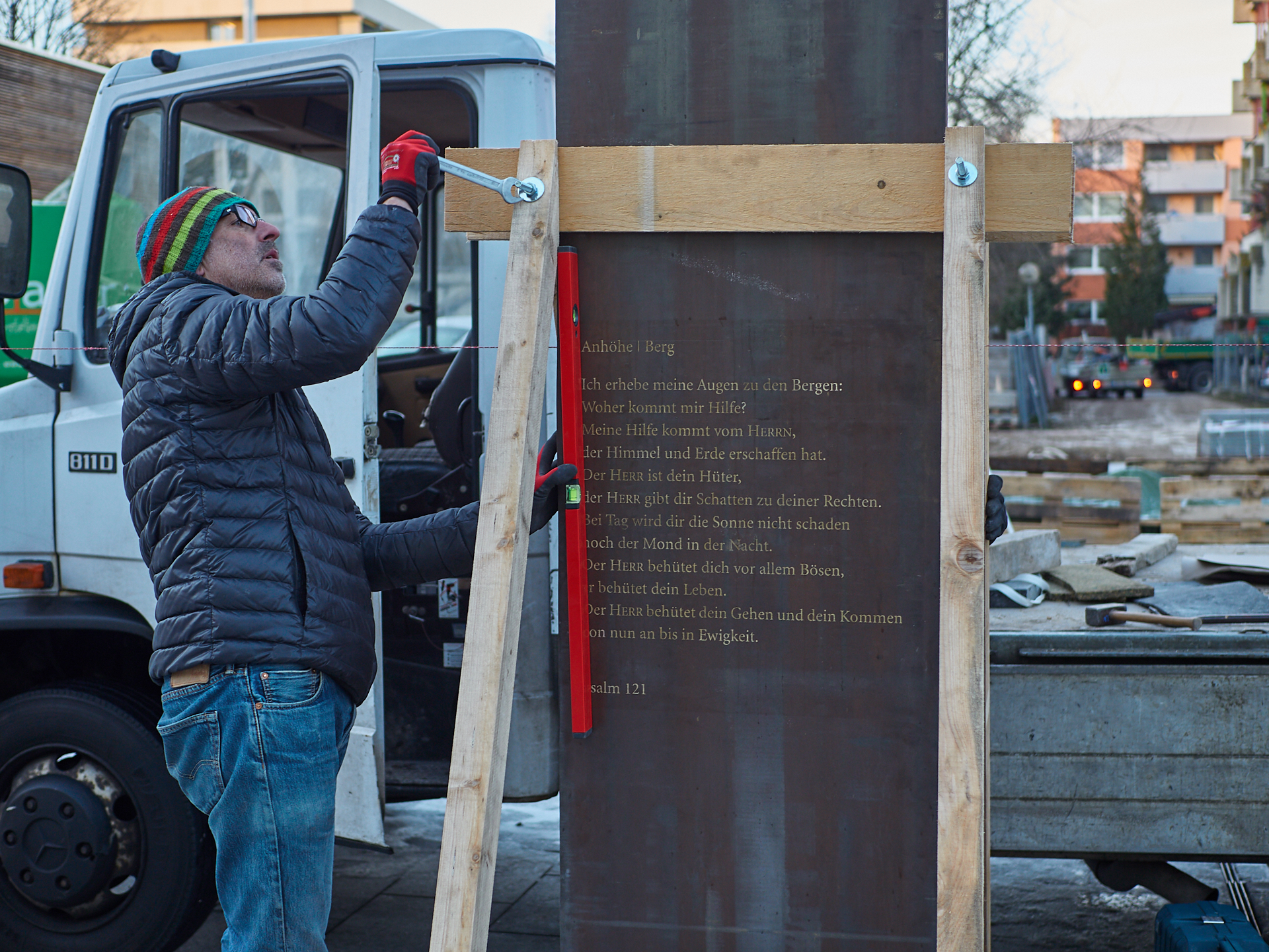18.12.2018-Ein neuer Altar und ein Kustwerk zum Verweilen von Lutzenberger+Lutzenberger.
