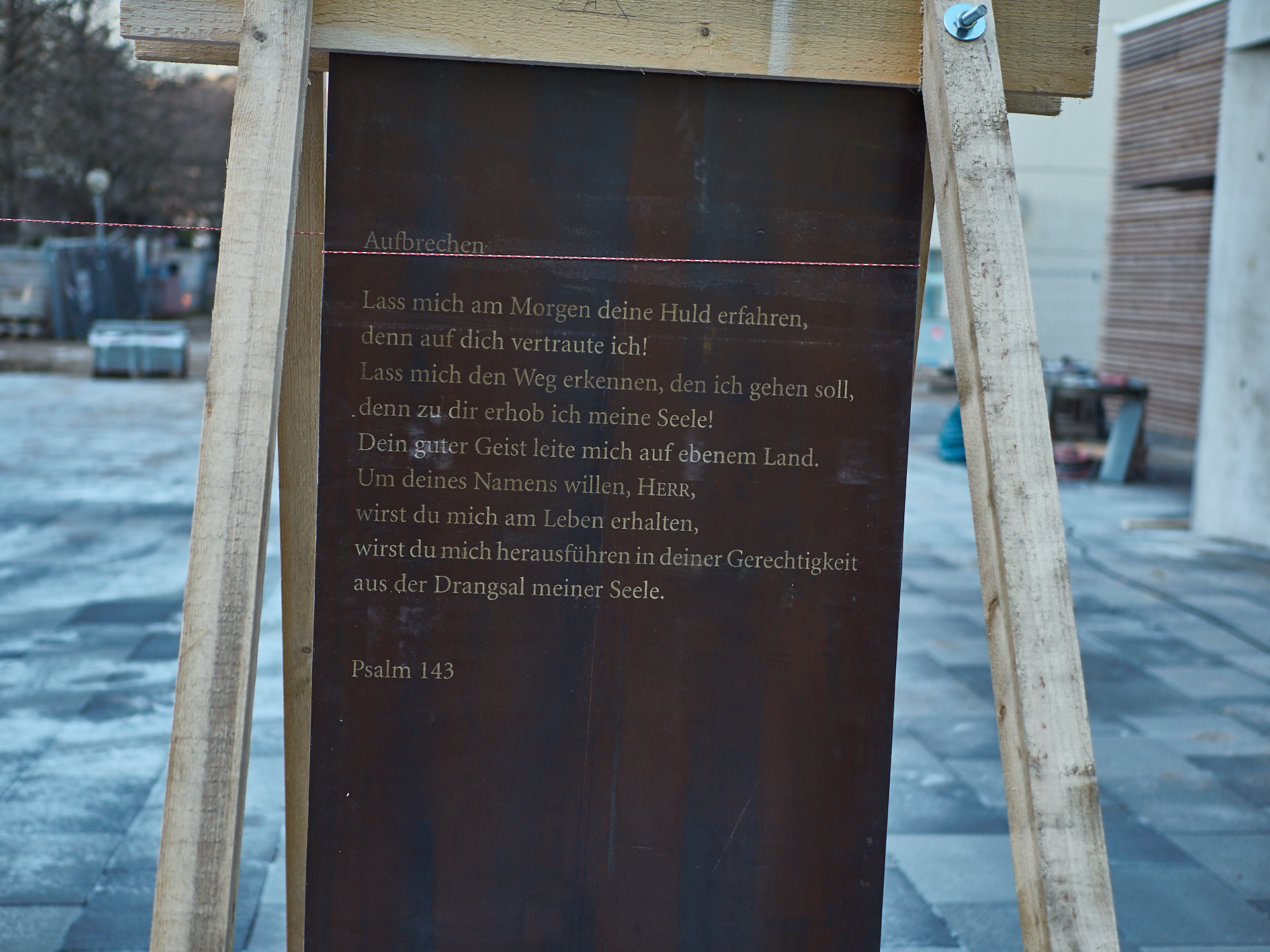 18.12.2018-Ein neuer Altar und ein Kustwerk zum Verweilen von Lutzenberger+Lutzenberger.