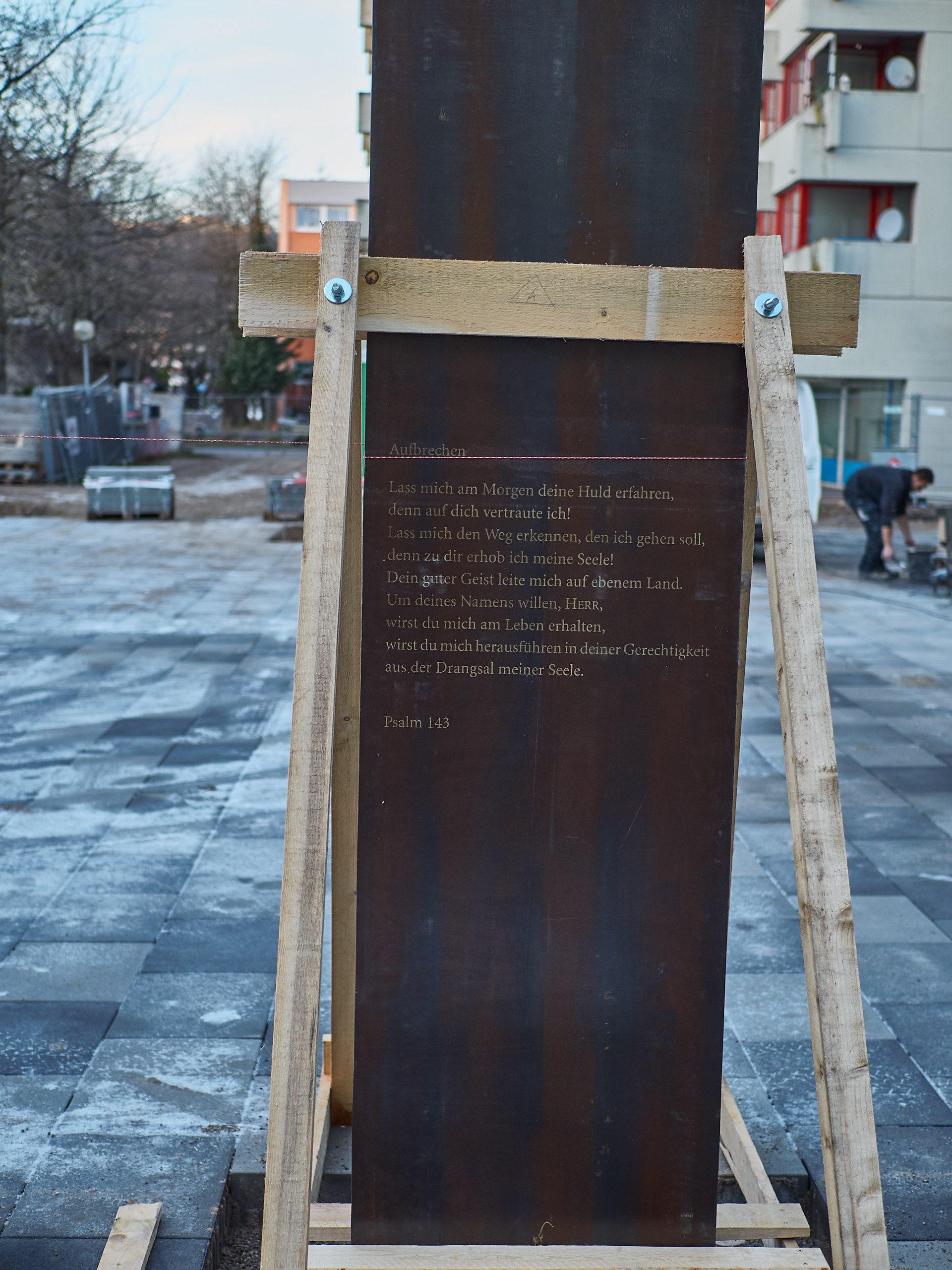 18.12.2018-Ein neuer Altar und ein Kustwerk zum Verweilen von Lutzenberger+Lutzenberger.