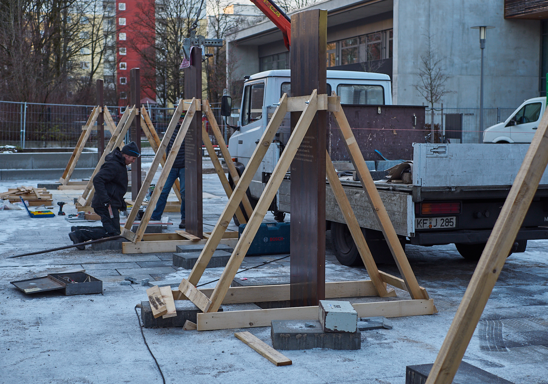 18.12.2018-Ein neuer Altar und ein Kustwerk zum Verweilen von Lutzenberger+Lutzenberger.