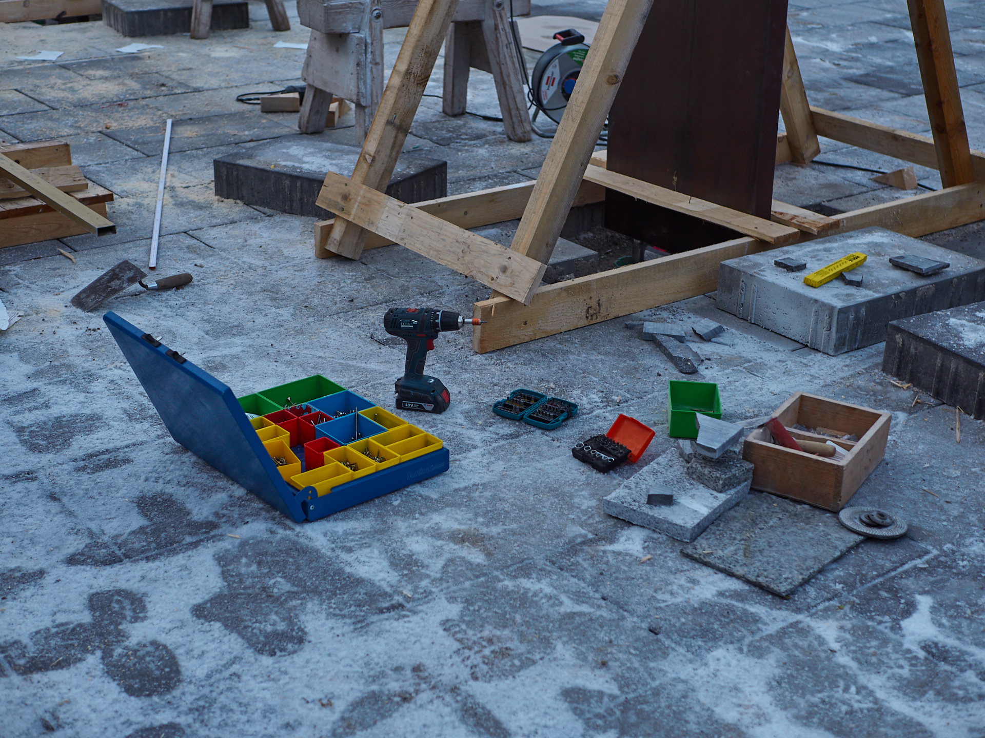 18.12.2018-Ein neuer Altar und ein Kustwerk zum Verweilen von Lutzenberger+Lutzenberger.