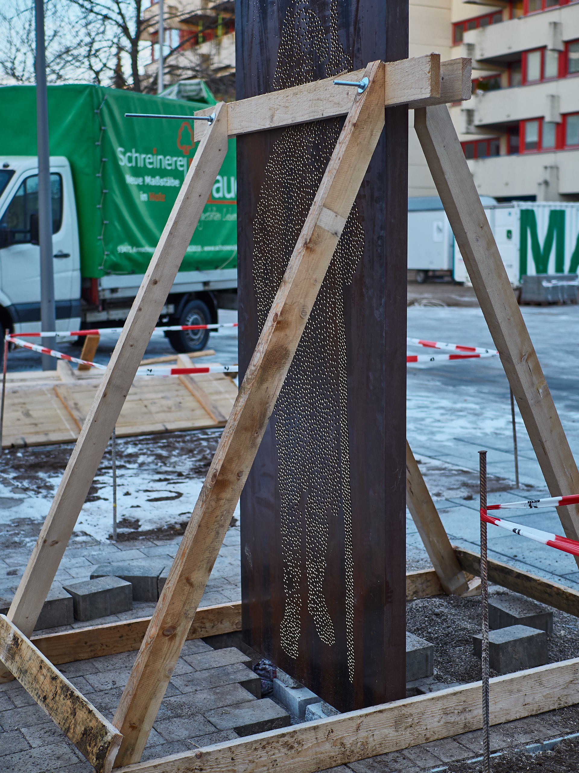 18.12.2018-Ein neuer Altar und ein Kustwerk zum Verweilen von Lutzenberger+Lutzenberger.