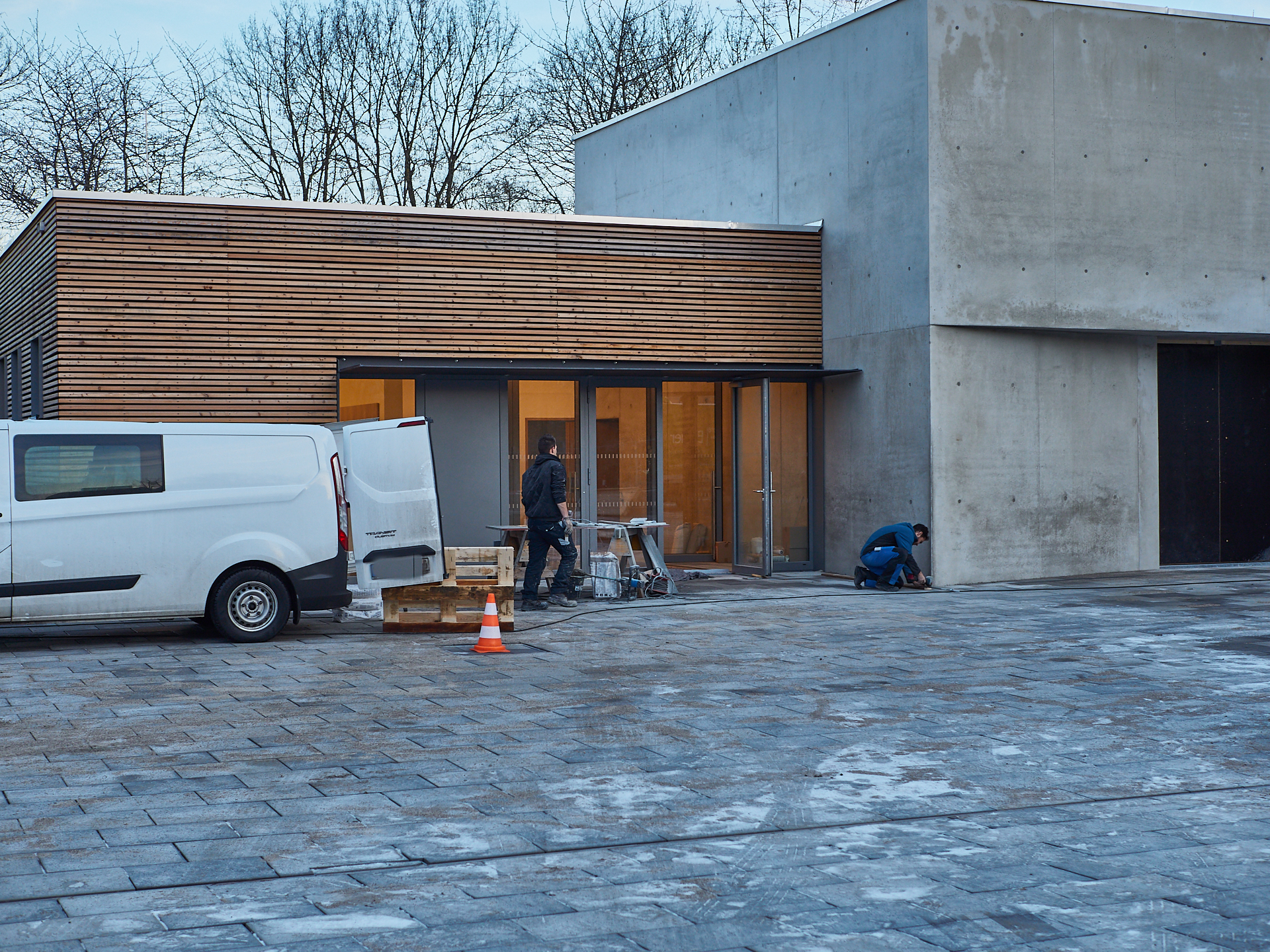 18.12.2018-Ein neuer Altar und ein Kustwerk zum Verweilen von Lutzenberger+Lutzenberger.