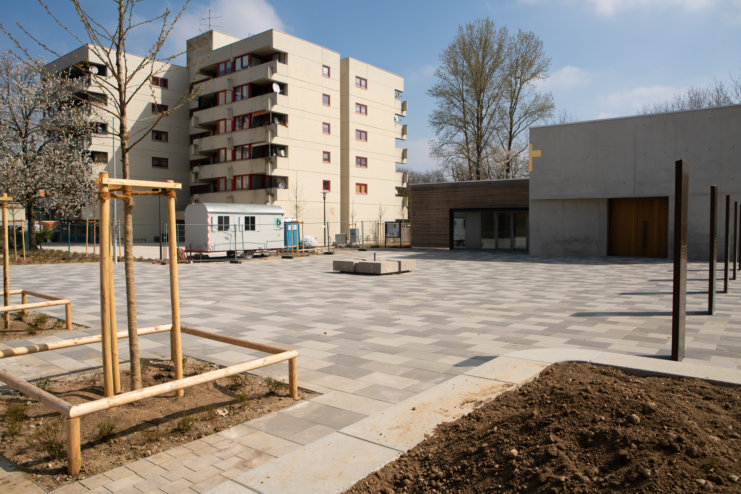 06.04.2019 - Frühling an der neuen Kirche Christus Erlöser Gemeinde