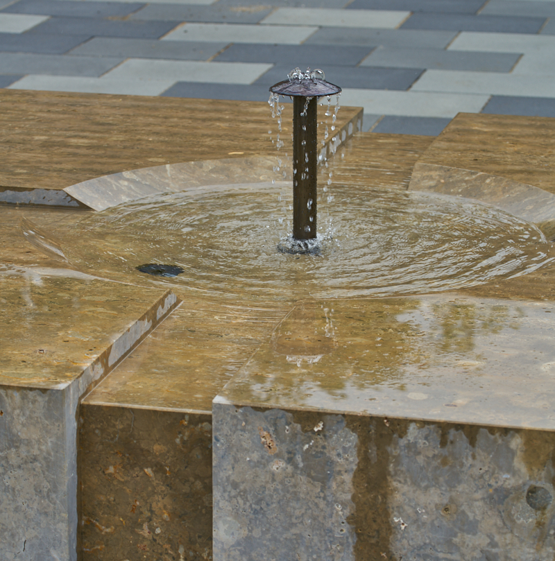 29.04.2019 - Endlich sprudelt der Brunnen auf der Christus Erlöser Gemeinde