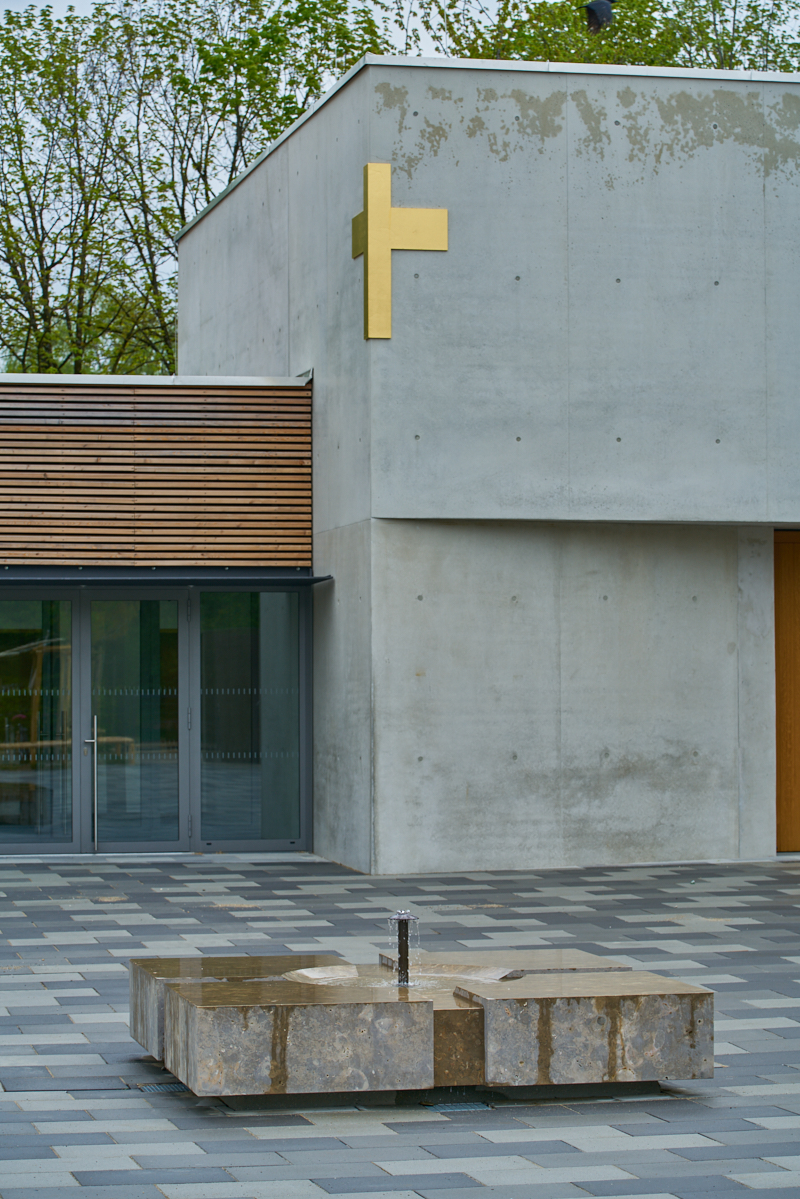 29.04.2019 - Endlich sprudelt der Brunnen auf der Christus Erlöser Gemeinde