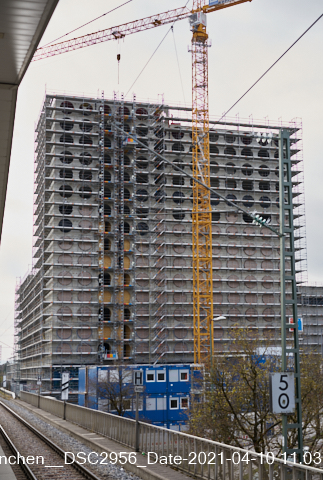 10.04.2021 - REVO - Boardinghaus, ein neues Wahrzeichen, im Süden von München, Neuperlach