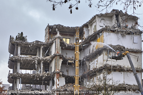 13.11.2014 - Abriss des Bürohaus am Peschelanger 3