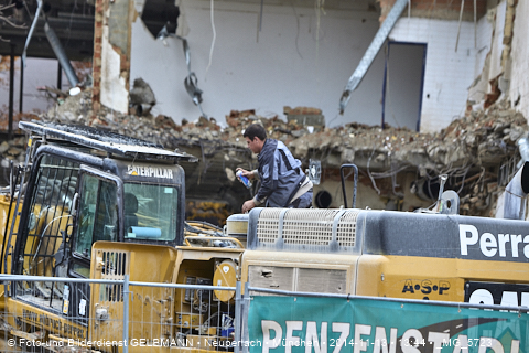 13.11.2014 - Abriss des Bürohaus am Peschelanger 3