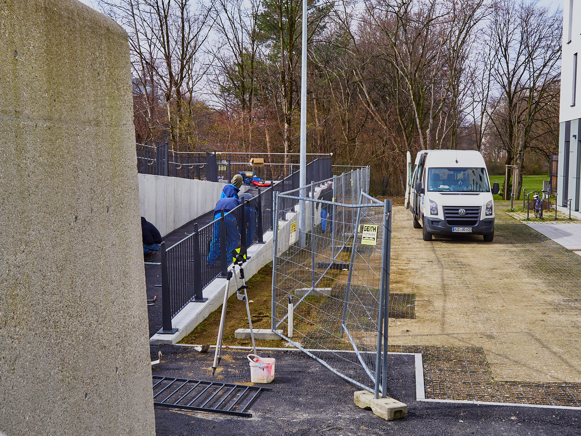 Geländer an der Treppe im Plattzentrum. Photographer: Gelbmann