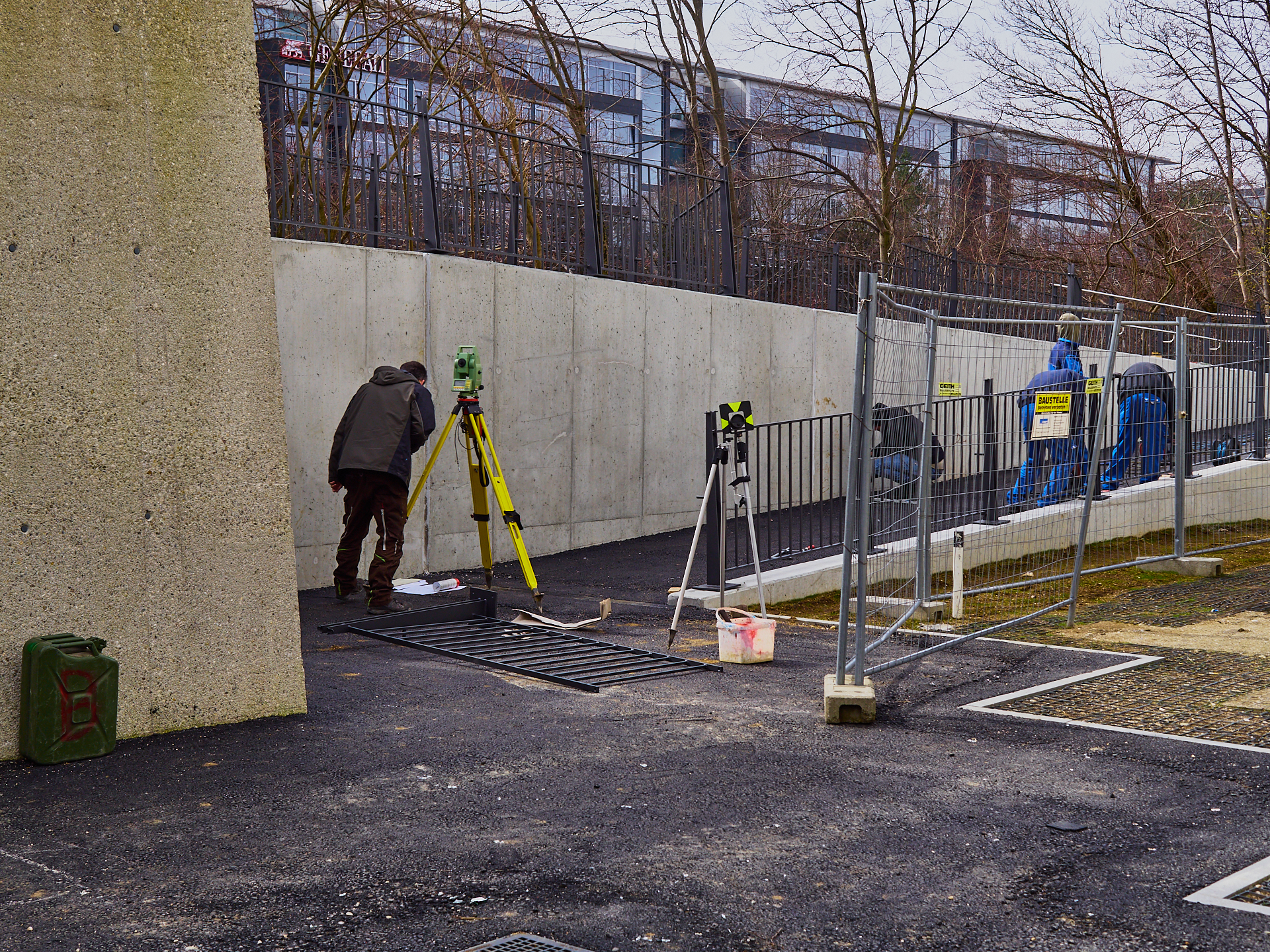 Geländer an der Treppe im Plattzentrum. Photographer: Gelbmann