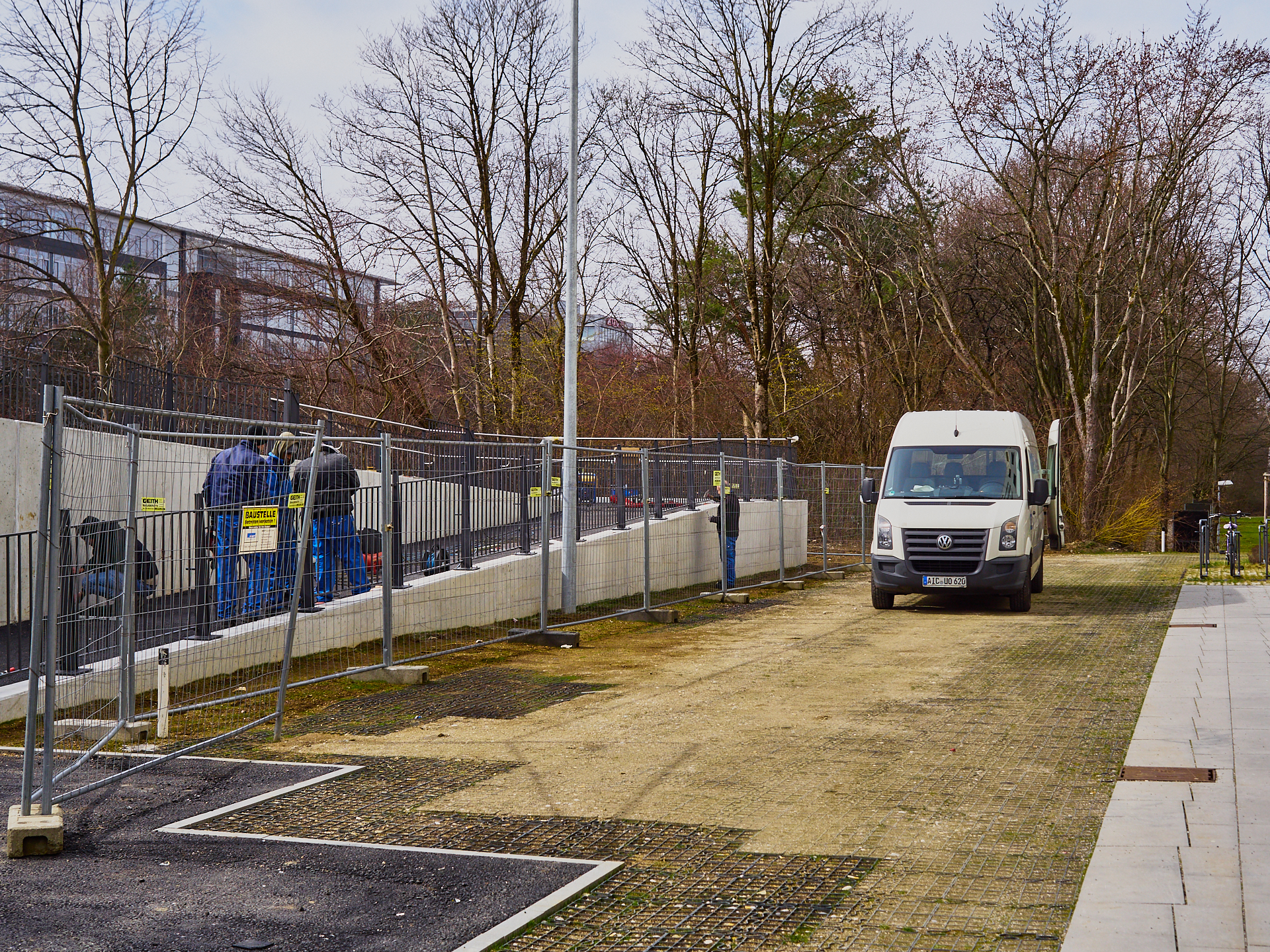 Geländer an der Treppe im Plattzentrum. Photographer: Gelbmann