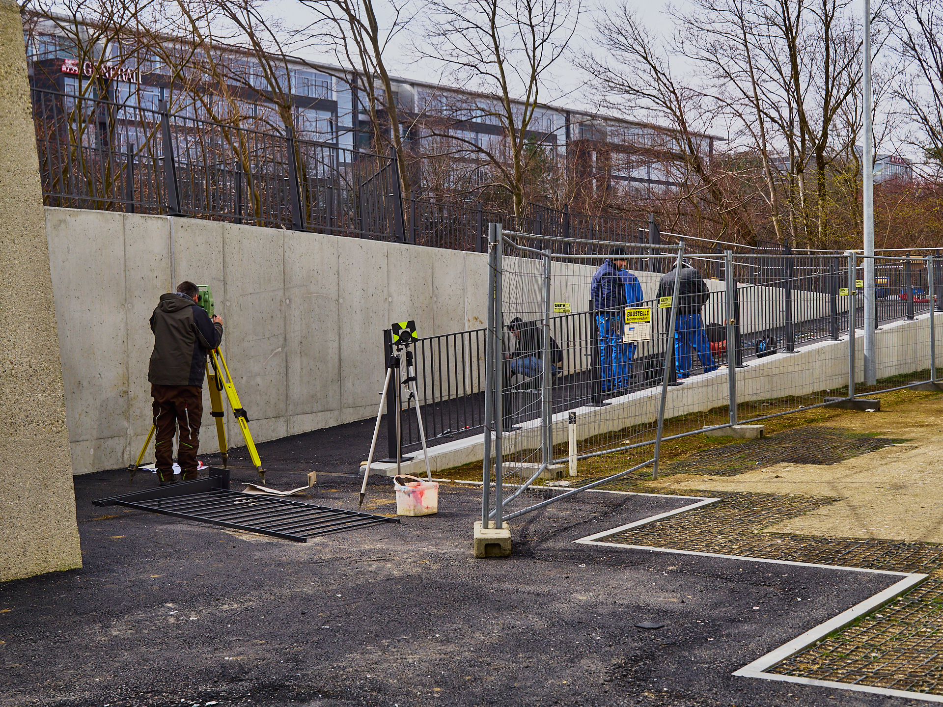 Geländer an der Treppe im Plattzentrum. Photographer: Gelbmann