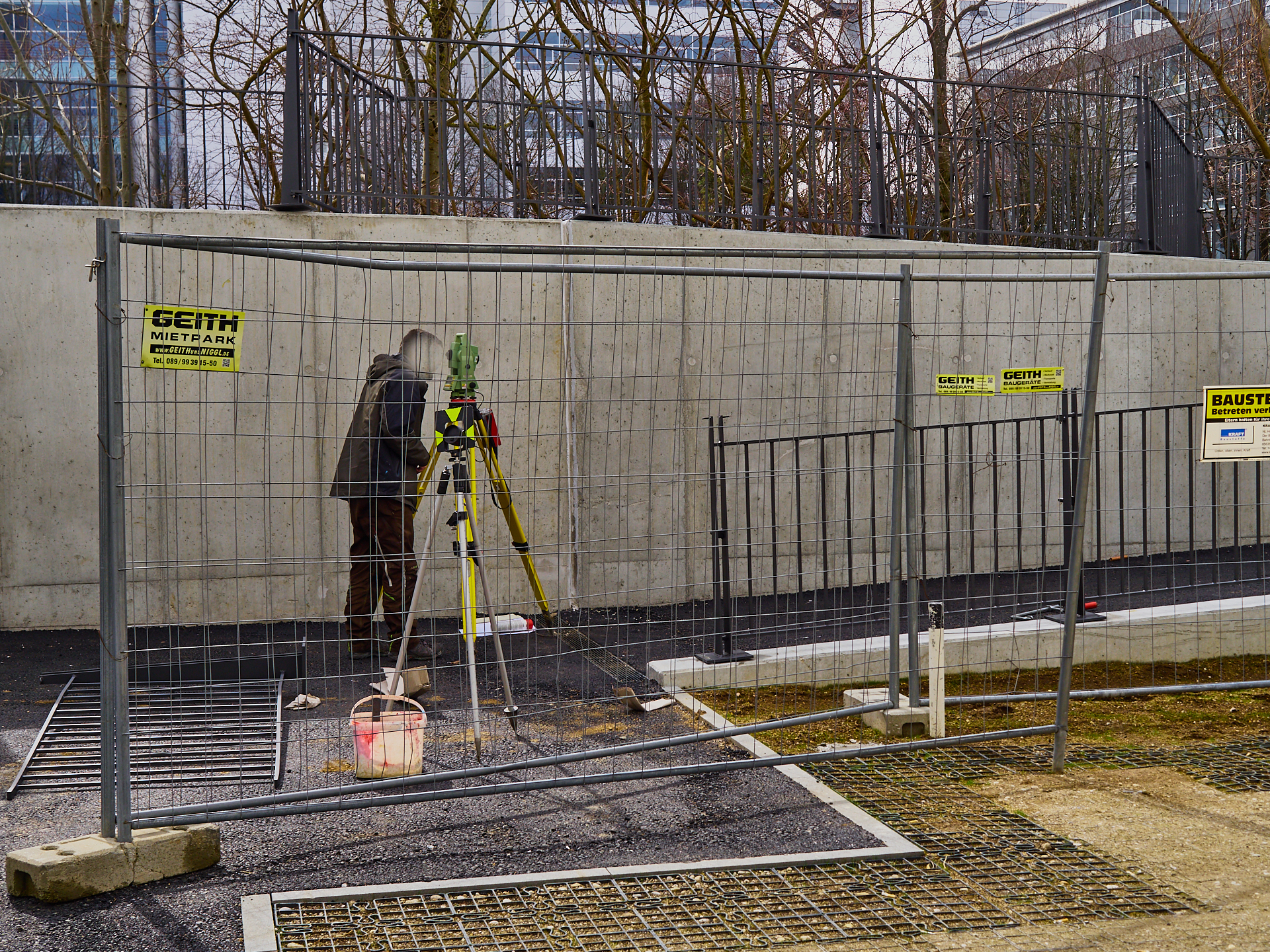 Geländer an der Treppe im Plattzentrum. Photographer: Gelbmann