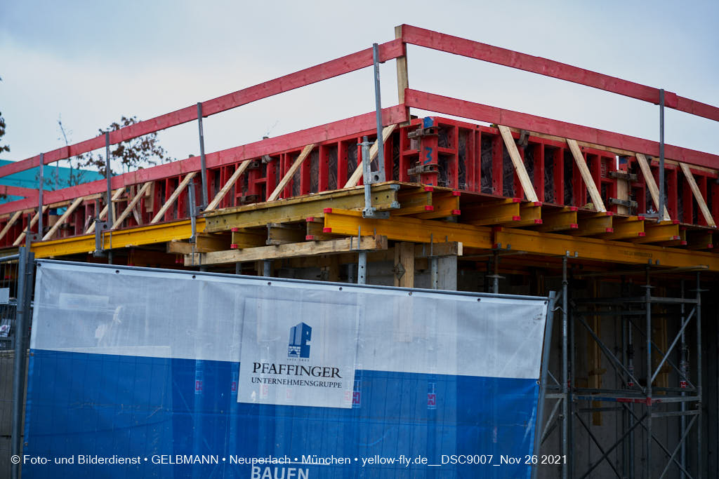 26.11.2021 - Baustelle Plettzentrum zur Montessori Schule in Neuperlach