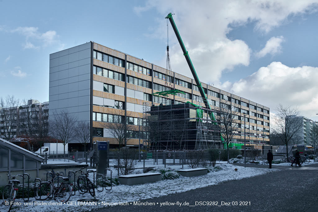 03.12.2021 - Holzquader um Holzquader für den Neubau für Campus di Monaco in Neuperlach