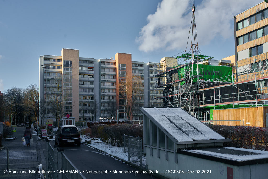 03.12.2021 - Holzquader um Holzquader für den Neubau für Campus di Monaco in Neuperlach