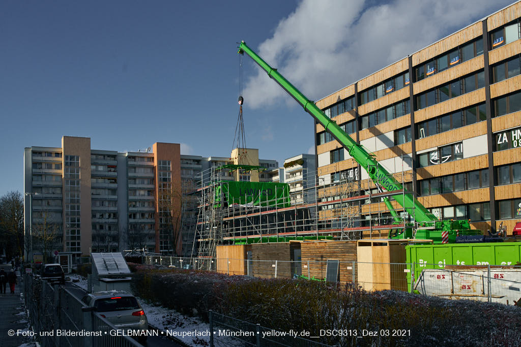 03.12.2021 - Holzquader um Holzquader für den Neubau für Campus di Monaco in Neuperlach