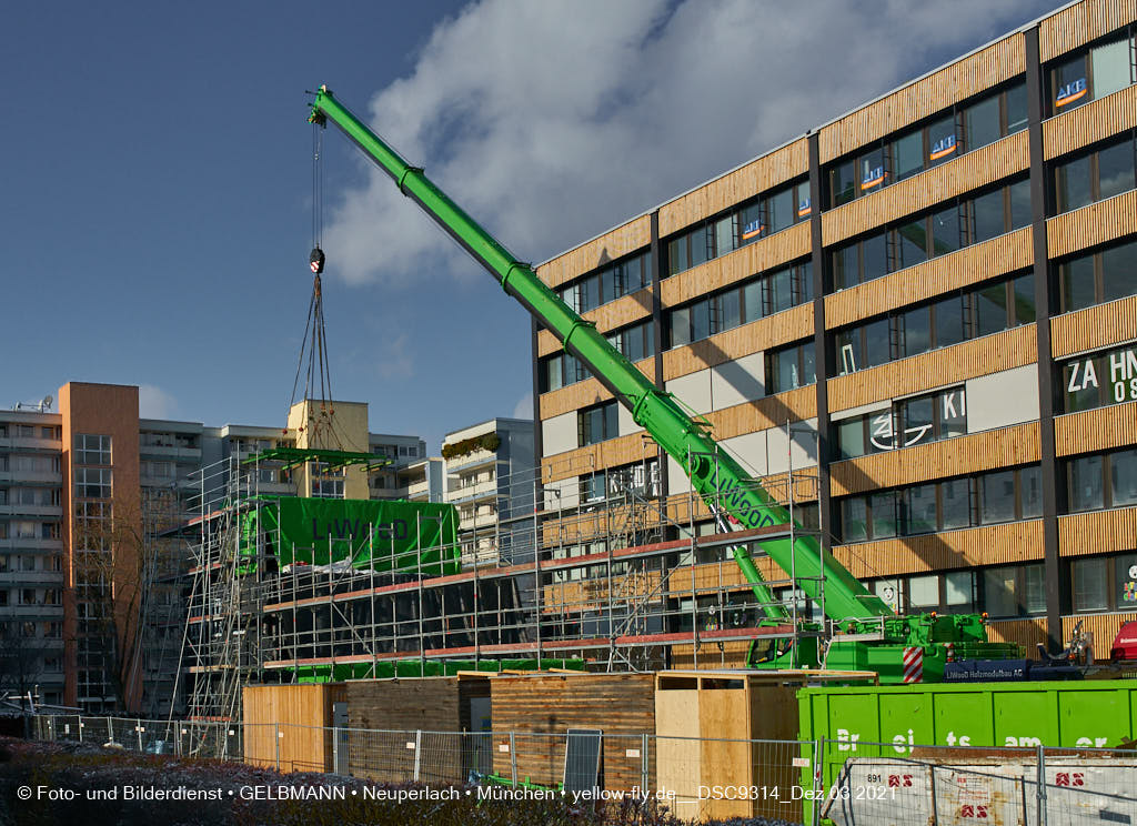 03.12.2021 - Holzquader um Holzquader für den Neubau für Campus di Monaco in Neuperlach