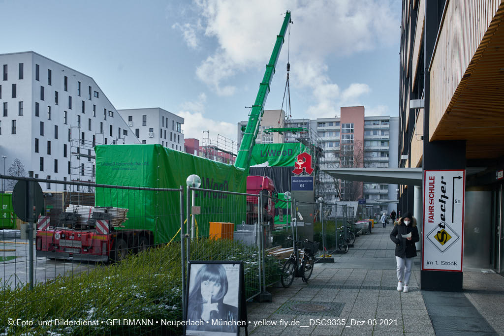 03.12.2021 - Holzquader um Holzquader für den Neubau für Campus di Monaco in Neuperlach
