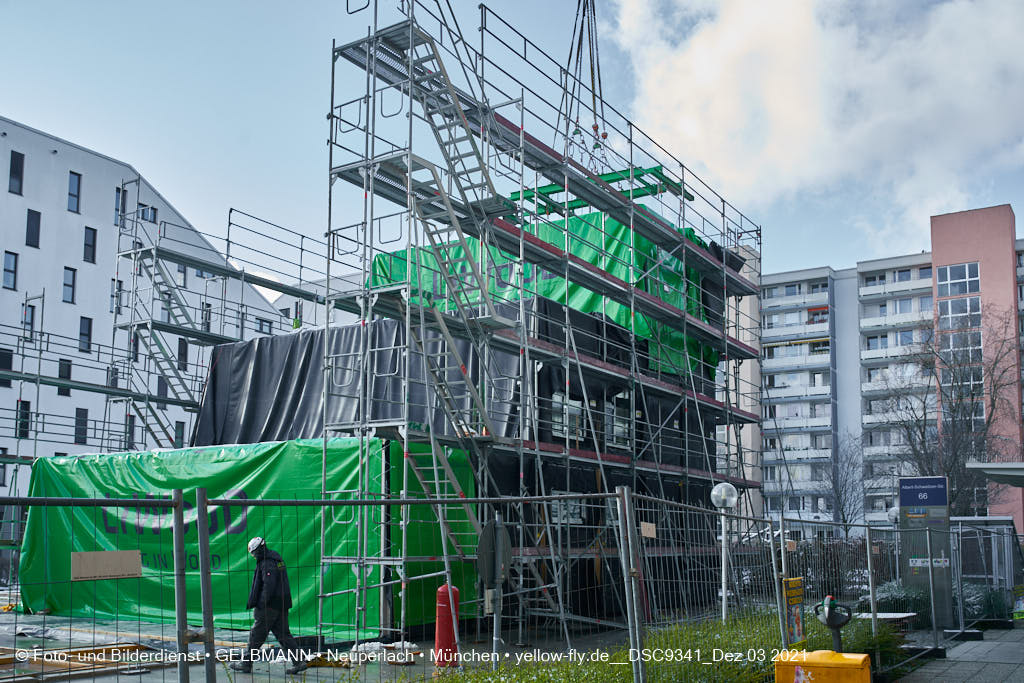 03.12.2021 - Holzquader um Holzquader für den Neubau für Campus di Monaco in Neuperlach