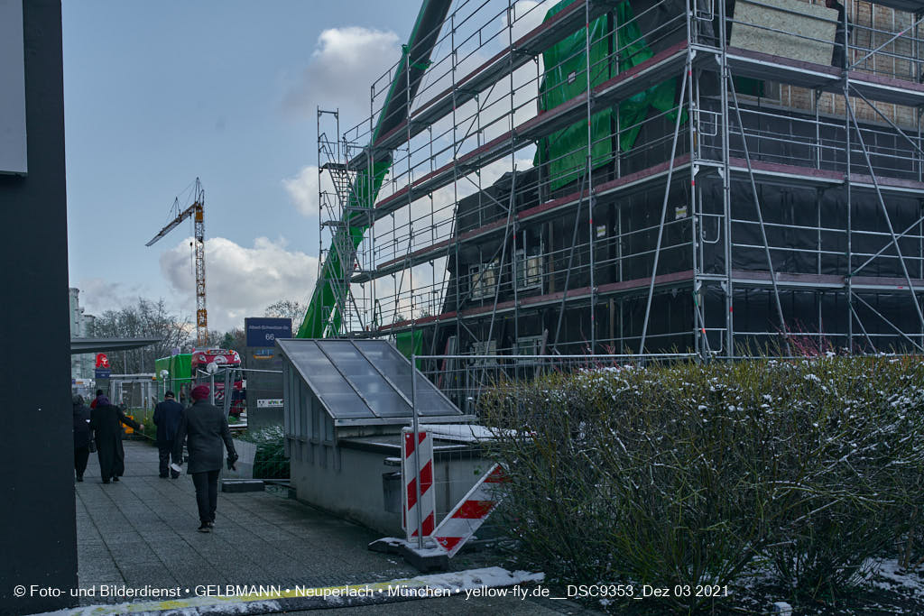 03.12.2021 - Holzquader um Holzquader für den Neubau für Campus di Monaco in Neuperlach