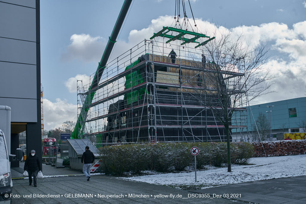 03.12.2021 - Holzquader um Holzquader für den Neubau für Campus di Monaco in Neuperlach