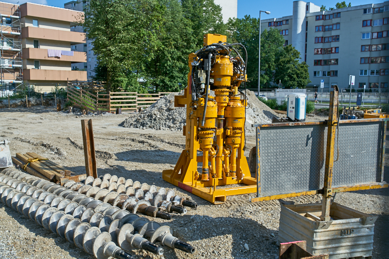 30.08.2019 - Die Spundwände sind vorerst gebohrt