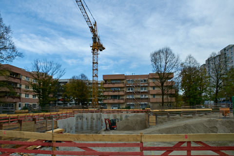 24.10.2019 - Der Kran steht und hat mit der Arbeit begonnen