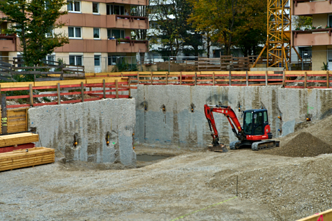 24.10.2019 - Der Kran steht und hat mit der Arbeit begonnen