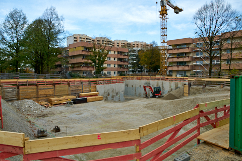 24.10.2019 - Der Kran steht und hat mit der Arbeit begonnen