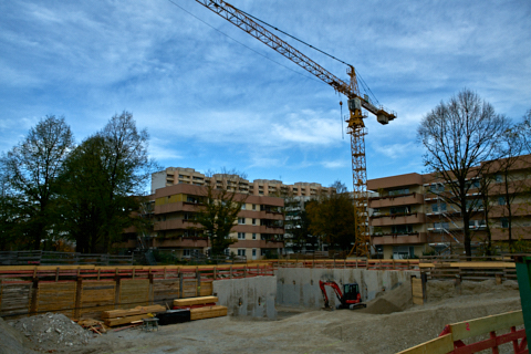 24.10.2019 - Der Kran steht und hat mit der Arbeit begonnen