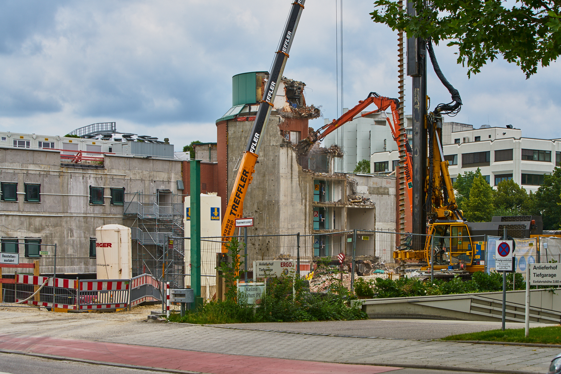 NEUPERLACH, PEP-BAUSTELLE - ABRISS UND NEUBAU NEUPERLACH, PEP-BAUSTELLE - ABRISS UND NEUBAU