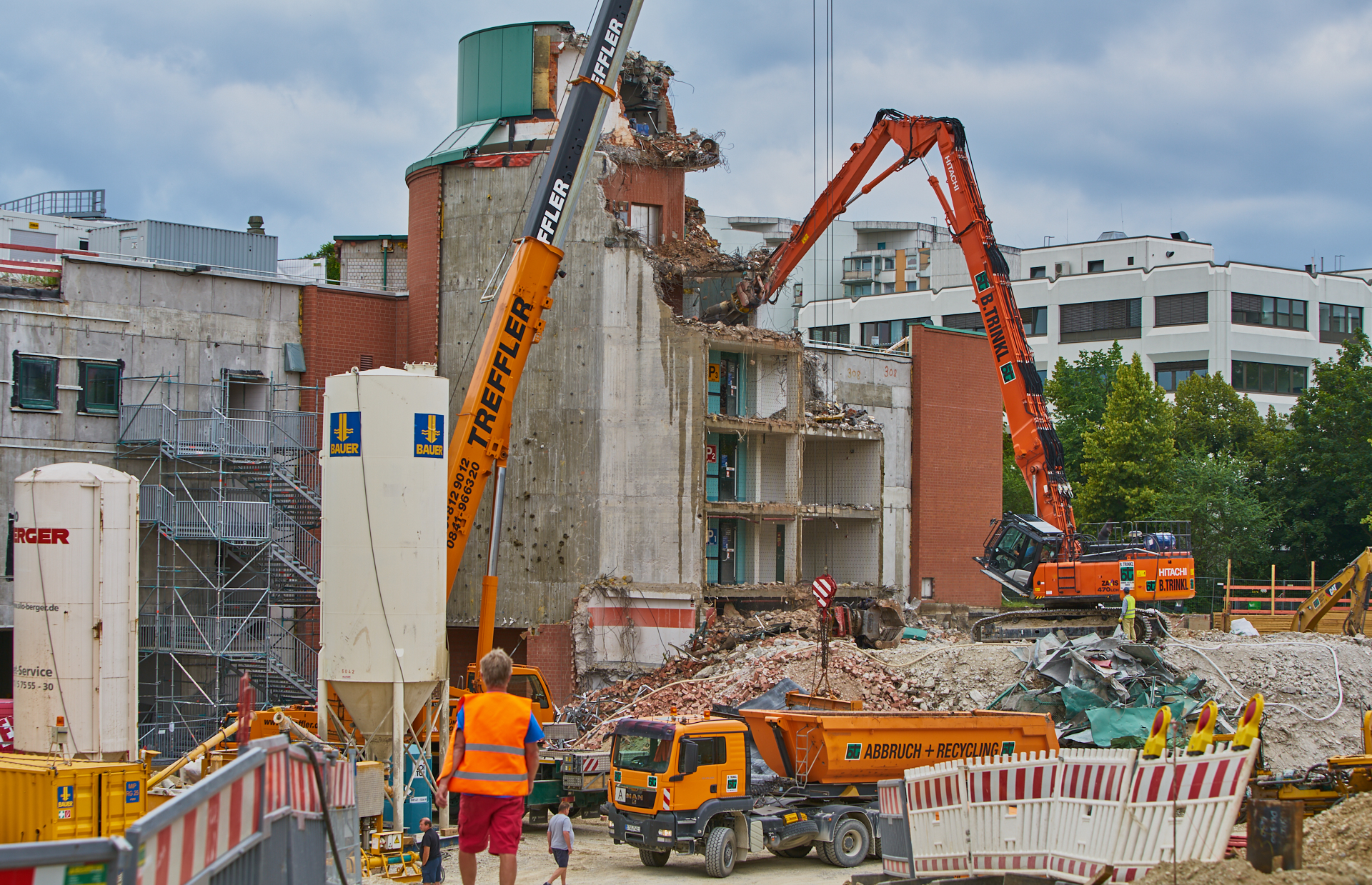 NEUPERLACH, PEP-BAUSTELLE - ABRISS UND NEUBAU NEUPERLACH, PEP-BAUSTELLE - ABRISS UND NEUBAU