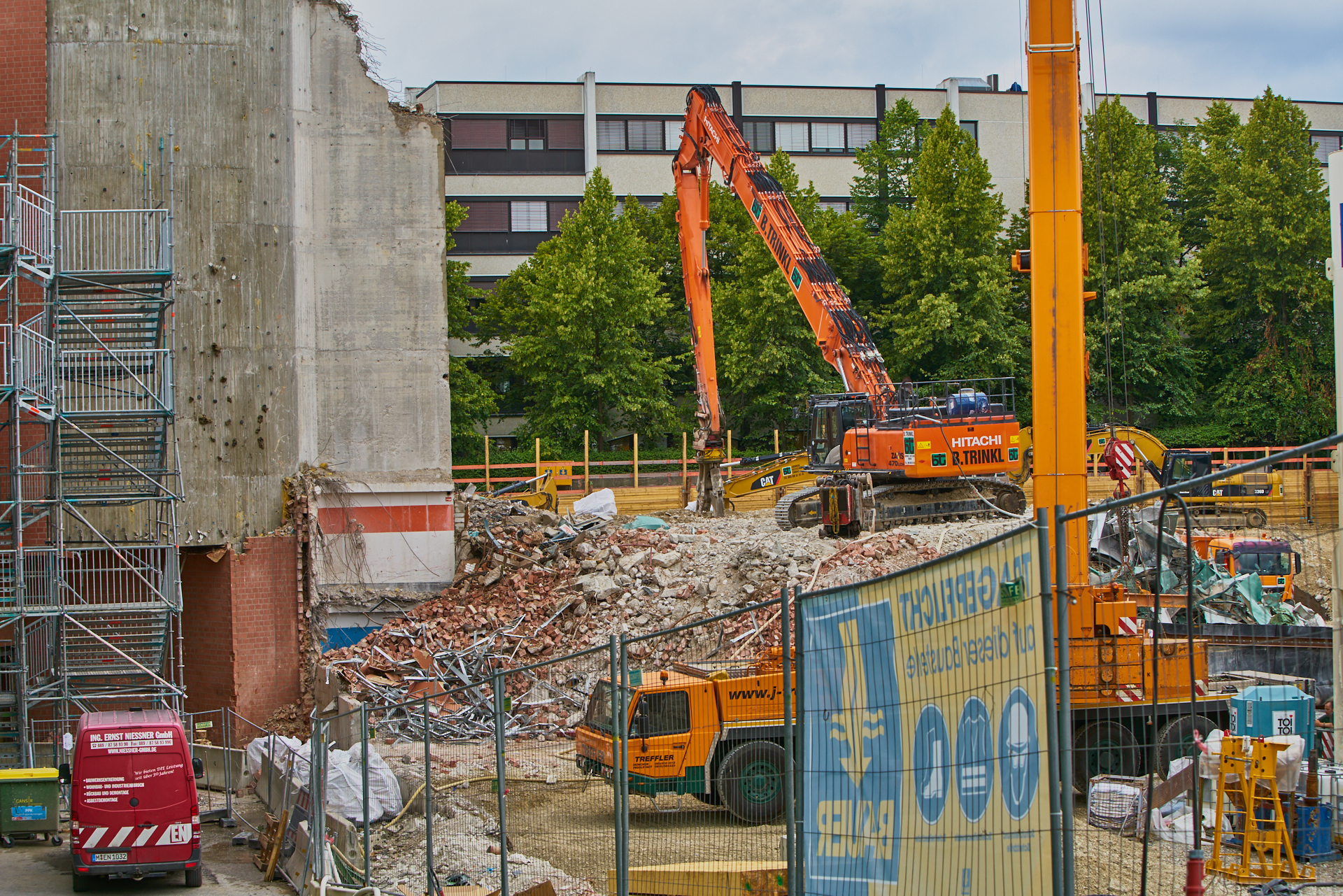 NEUPERLACH, PEP-BAUSTELLE - ABRISS UND NEUBAU NEUPERLACH, PEP-BAUSTELLE - ABRISS UND NEUBAU