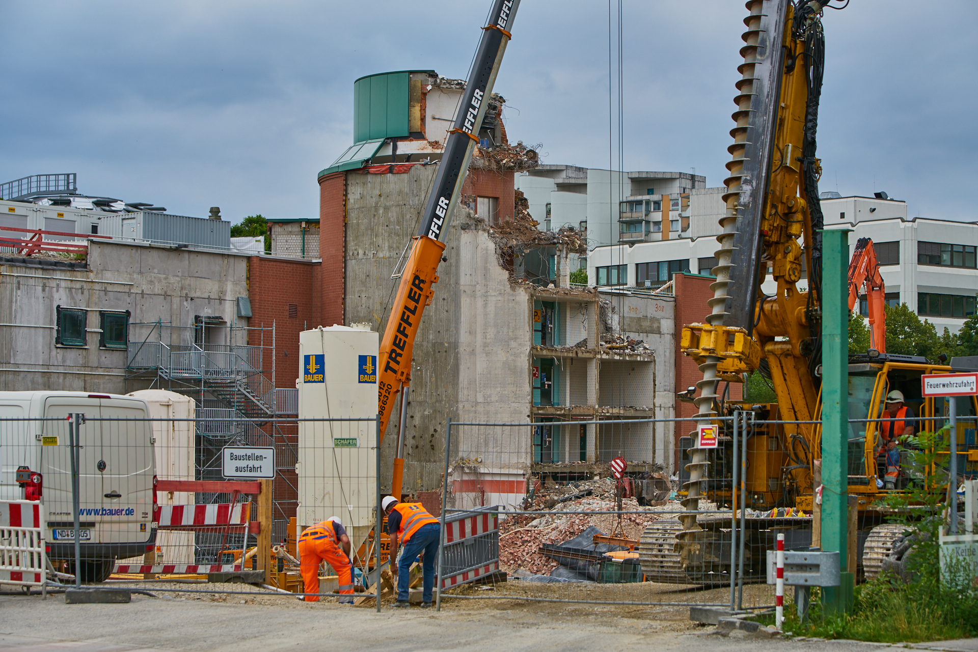 NEUPERLACH, PEP-BAUSTELLE - ABRISS UND NEUBAU NEUPERLACH, PEP-BAUSTELLE - ABRISS UND NEUBAU