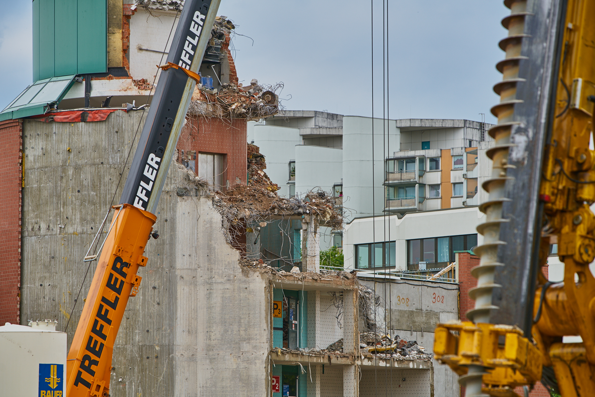 NEUPERLACH, PEP-BAUSTELLE - ABRISS UND NEUBAU NEUPERLACH, PEP-BAUSTELLE - ABRISS UND NEUBAU