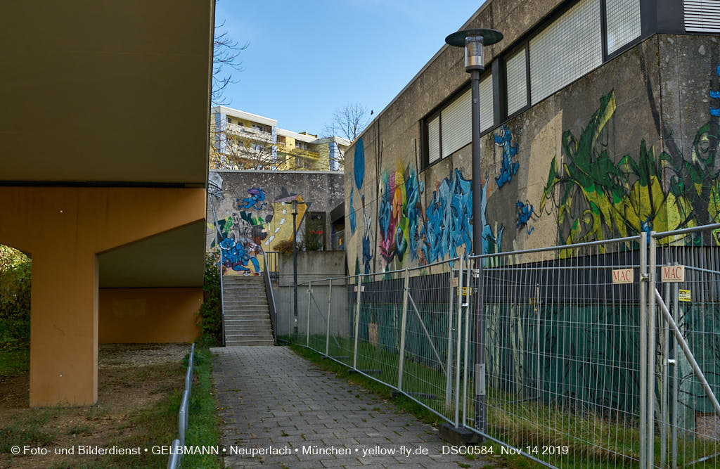 14.11.2019 - Das Quiddezentrum kurz vor dem Abriss in Neuperlach