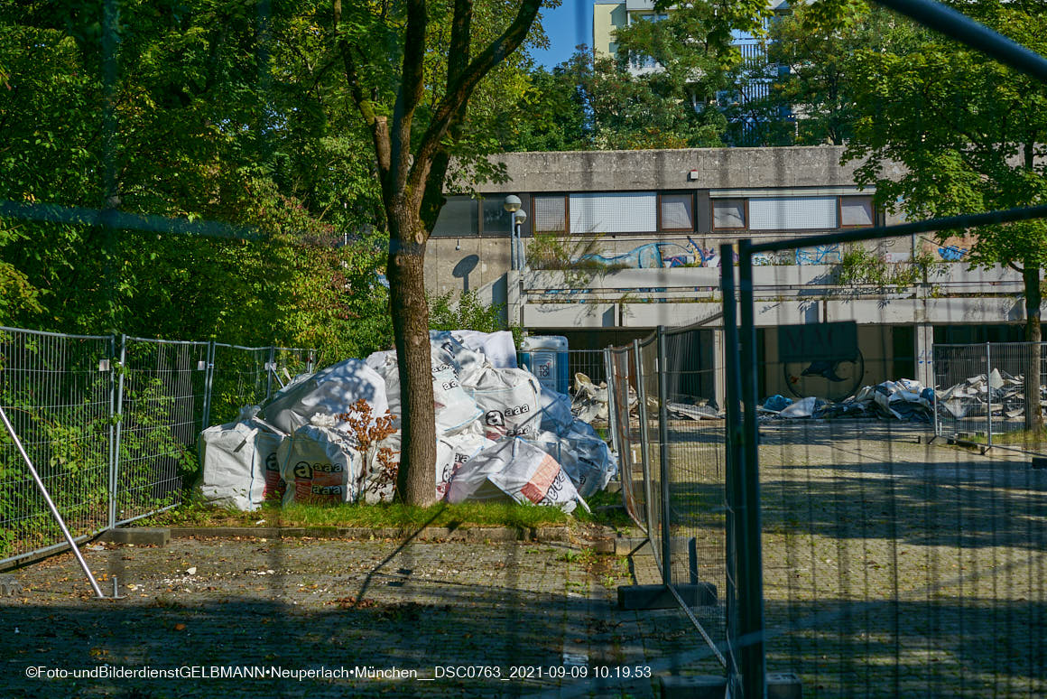 09.09.2021 - Abrissbaustelle Quiddezentrum in Neuperlach