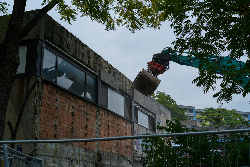 21.09.2021 - Die Abrissarbeiten haben begonnen