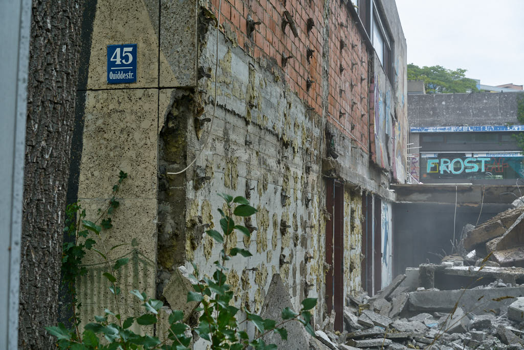 21.09.2021 - Die Abrissarbeiten haben begonnen