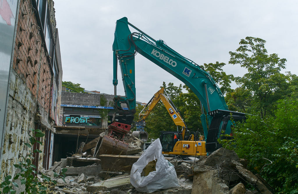 21.09.2021 - Die Abrissarbeiten haben begonnen