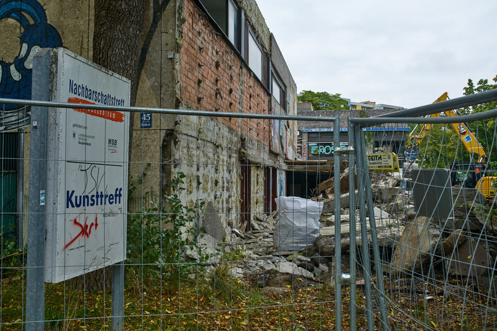 21.09.2021 - Die Abrissarbeiten haben begonnen